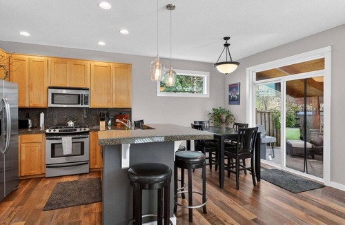 Keizer House | Keizer Retreat | Firepit + Near Salem & Wineries