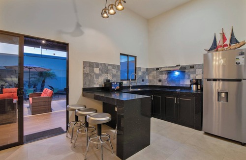 Bandera House | La Casa de Papi