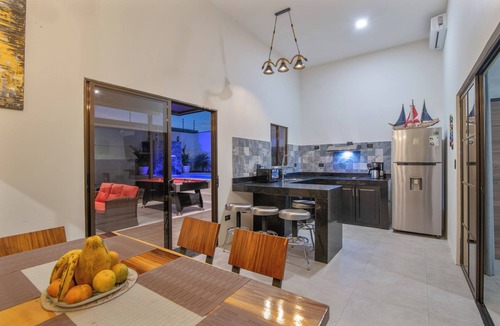 Bandera House | La Casa de Papi