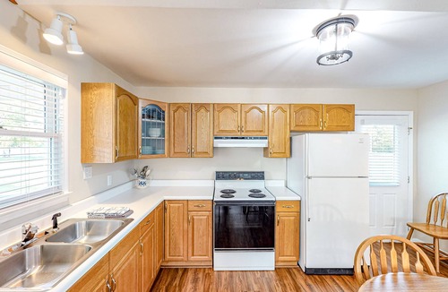 Prosperity House | Lakefront Home with Central AC, WiFi, Lake Views, & Private Washer/Dryer