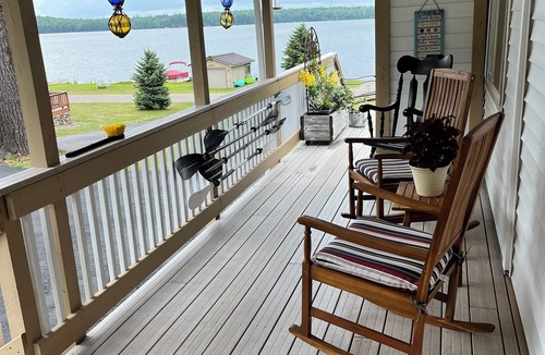 Arbor Vitae House | LAKEFRONT, SECOND-FLOOR, IMMACULATE SUITE with SPECTACULAR VIEWS
