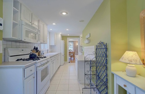 Northwest Harwich House | Large Deck, Fire Pit, Dog Friendly, Near Beach - Sleeps 10!