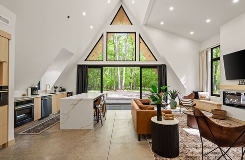Pine County Cabin | Luxury A-Frame Cabin Hot Tub + A-frame Sauna