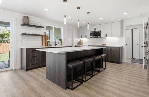 Pleasant Valley House | Modern, fully updated 4-BR house in cul-de-sac