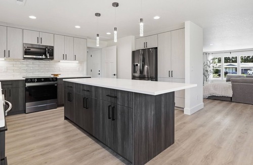 Pleasant Valley House | Modern, fully updated 4-BR house in cul-de-sac