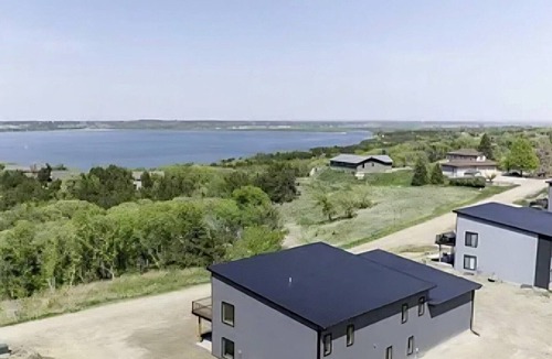 Crofton Apartment | Modern Riverfront Escape, Crofton, NE – Lower Level Suite