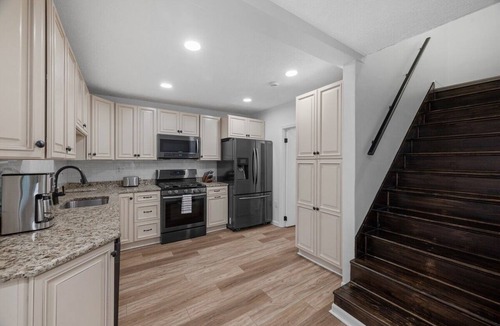 Bakerstown Apartment | Modern & Spacious 4 Bdr Apt in Gibsonia/Pittsburgh