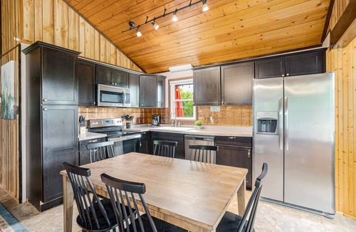 Berkeley Springs Ski Chalet | Modern w Mountain Views, Hot Tub, Deck & Fire Pit