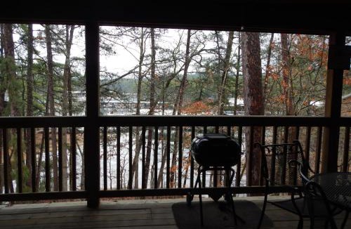 Mount Ida House | Mountain Harbor three bedroom cabin on the lake