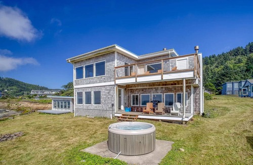 Yachats House | Oceanfront Upper Level Duplex in the heart of Yachats