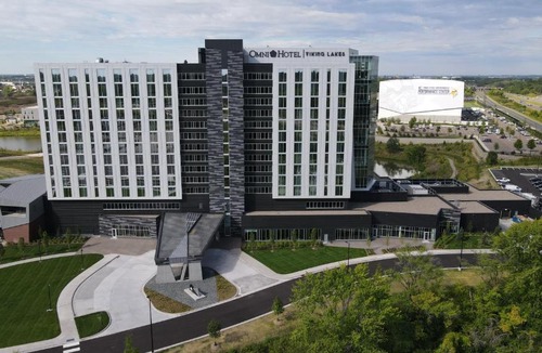 Eagan Hotel | Omni Viking Lakes