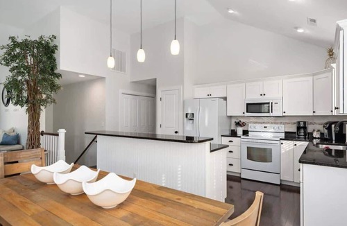 Colington House | PARTIAL STAYS ~ Hot Tub and Steps to Sound!