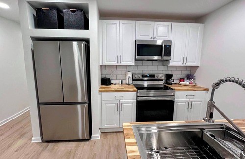 Hamilton House | Patchwork Paradise B - New 2BR Home 3 Blocks from Missouri Star