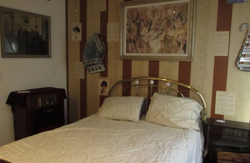 Crofton Bed & Breakfast | Peaceful bed & breakfast with AC in charming Crofton