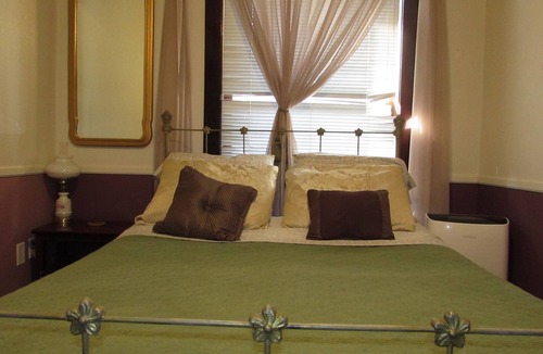 Crofton Bed & Breakfast | Peaceful bed & breakfast with AC in charming Crofton