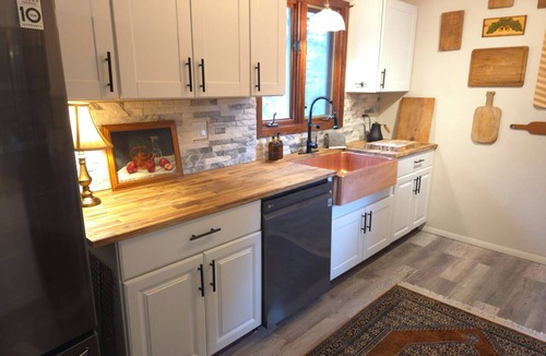 Spring Valley House | Peaceful Mountain Retreat in the Pines