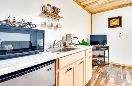 Lone Rock Cabin | Peaceful Norfork Escape: Walk to White River!