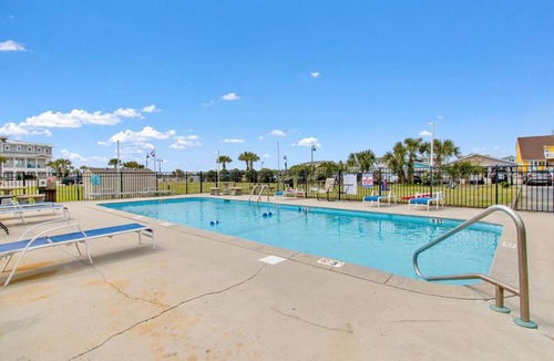 Sunset Beach Condo | Pet Friendly Efficiency Near Beach