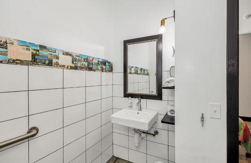 Pacific Hotel | Pet friendly first floor queen room for 2