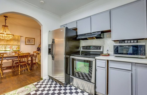 Westernport Apartment | Pool Table & Shared Sauna! Potomac River Basecamp