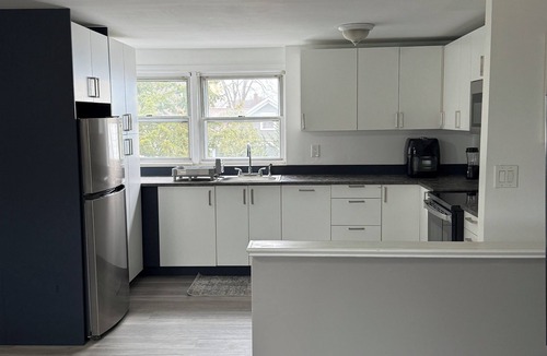 North Lindenhurst Apartment | Private Modern 2-bedroom Gem in delightful Lindenhurst