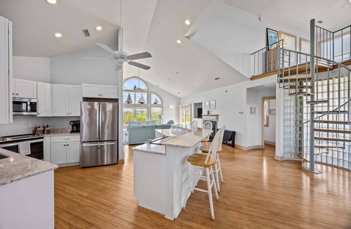 Spindrift House | Private pool open and can be heated through Thanksgiving! Pet Friendly!
