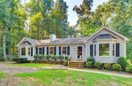 Wallburg House | Private Yard & Deck: High Point Home Base!