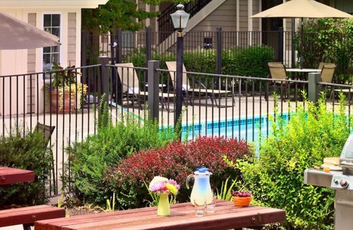 Eagan House | Rare Gem! 3 Convenient Units, Pool, Free Breakfast, Pets-Friendly Property
