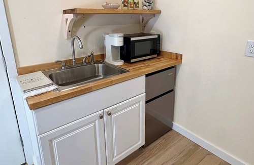 Enumclaw Cottage | Raspberry Cottage Retreat: 5 mins to DT Enumclaw