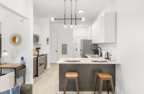 Elizabeth Hotel | Relaxing King Studio | 15 Min EWR | Free Parking !