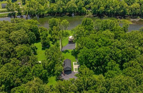 Shenandoah House | River Run - Riverfront, Pickleball, Hot Tub, Sauna