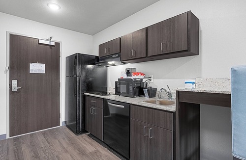 Chippewa Falls Hotel | Riverstone Suites - Chippewa Falls