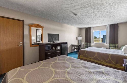 El Paso Hotel | Roadside Comfort Stop, Easy Highway Access | Near Bloomington & Peoria