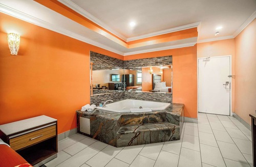 Lamanda Park Hotel | Rodeway Inn & Suites Pasadena
