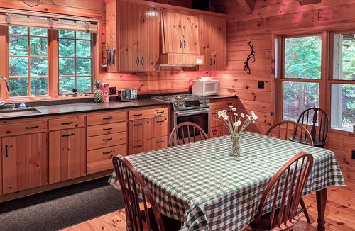 Sturgeon Bay Cabin | Rustic Waterfront! 10% discount included