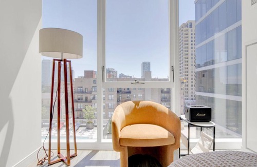 South Loop Apartment | S Loop Studio w Lounge Pool Gym nr Grant Park CHI-761