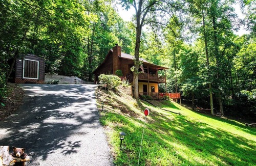 Young Harris Cabin | Second Heaven - Fireplace - Hot Tub