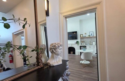 Old Goucher Bed & Breakfast | Serenité King Studio+Sleeper Sofa | Near JHU & DT