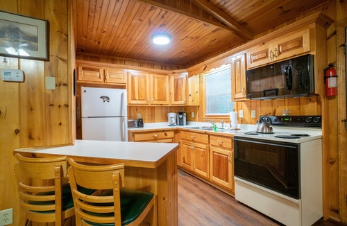 Sautee Nacoochee Cabin | Settin' on the Creek - 10% OFF or 4th Night Free - Ask for details!