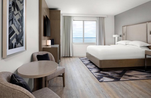Downtown - Waterfront Hotel | Sheraton Duluth Hotel