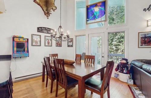 Stratton Mountain House | Slopeside A2