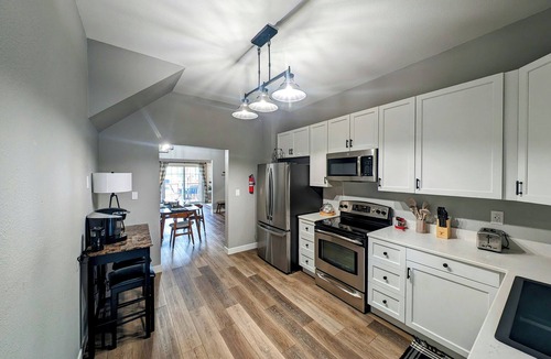 Custer House | Spacious 3BR Home w/Deck – Right in Downtown Custer, Shops & Dining!