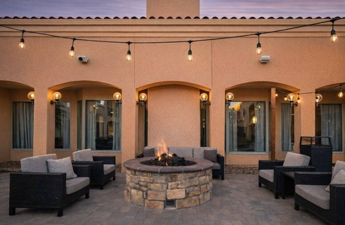 Camarillo Hotel | Spacious Good-Value Accommodation! 4 Relaxing Units, Near Pleasant Valley Fields