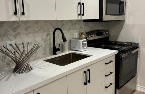 Vaughan Apartment | Spacious High Ceiling Lower Level Suite-New & Cozy