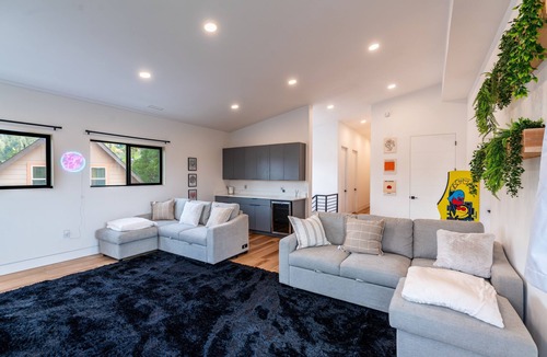 Southeast Eugene House | Spacious Modern Escape Near UO Campus