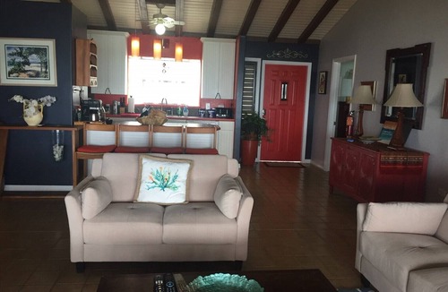 North Side Cottage | SPACIOUS OCEAN FRONT PROPERTY-RUM POINT DRIVE w/Private Beach. Pet Friendly.