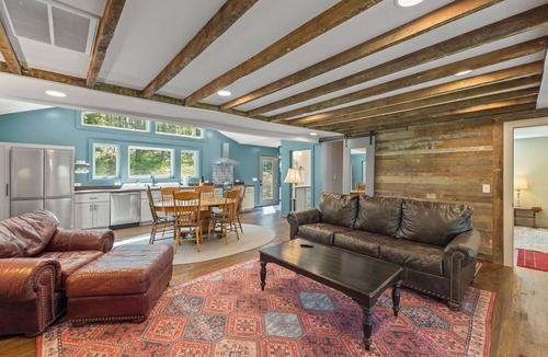 Maurertown House | Spring Getaway with Trails & Nature