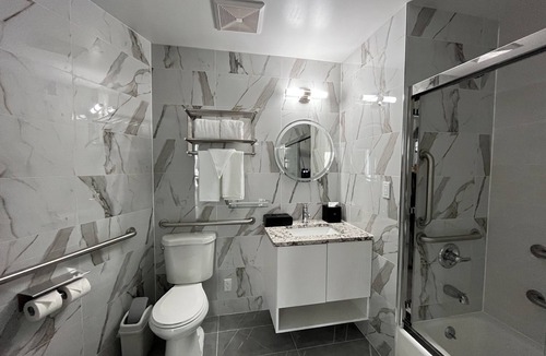 Queens Hotel | Starlight Hotel