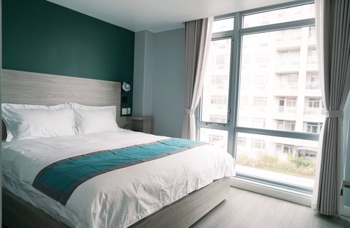 Queens Hotel | Starlight Hotel