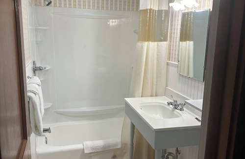 Bennington Hotel | Starlight Inn